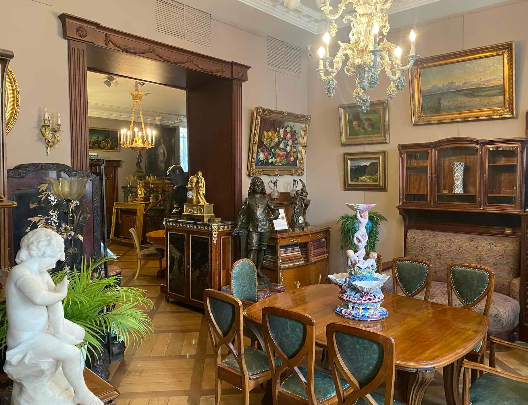 Петербургский антиквар